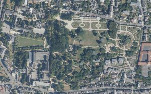 Aerial view of Thabor Park showing green lawns, trees, and garden layouts