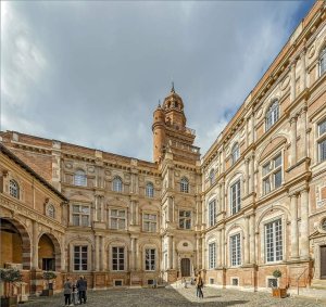 Inner courtyard of Hôtel d'Assézat in Toulouse showing historic architecture