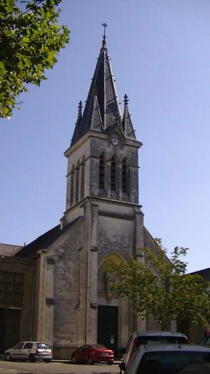 Facade of Saint-Félix Church in Nantes with detailed stone architecture