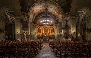 Interior view of Notre-Dame de Bon-Port church at 6 Place du Sanitat in Nantes