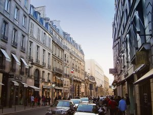 Street view of Rue du Faubourg Saint-Honoré with buildings and pavement