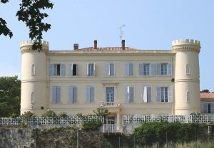 Château de la Reynarde historic castle situated on Avenue de Saint-Menet in Marseille