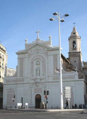 Front façade of Église Saint-Ferréol les Augustins in Marseille along Quai des Belges