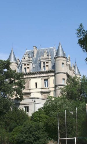 Facade of Château Régis located on avenue de Saint-Menet in Marseille