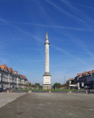 Louis XVI column located at Place Maréchal-Foch in Nantes