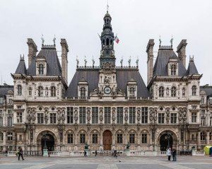Facade of the Hôtel de Ville in Paris showcasing intricate Renaissance Revival architecture