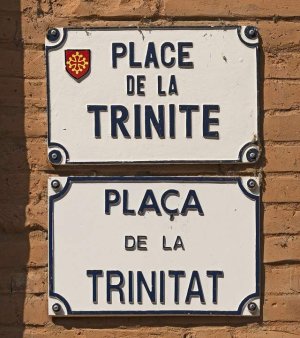 Street name sign showing Place de la Trinité in French and Occitan in Toulouse