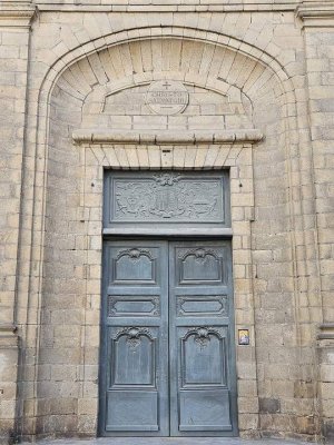 Facade and entrance of Basilique Saint-Sauveur in Rennes showcasing architectural details