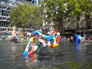 Stravinsky Fountain sculptures and water features in Paris urban setting