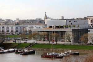Exterior view of Le Quai theatre with modern architectural design