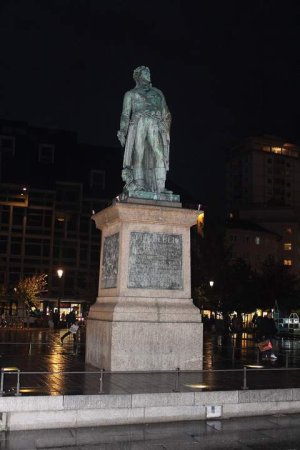 Nighttime view of the illuminated statue of Jean-Baptiste Kléber at Place Kléber in Strasbourg