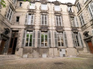 Main facade elevation of the Hôtel de Ragueneau showing historic Parisian architecture