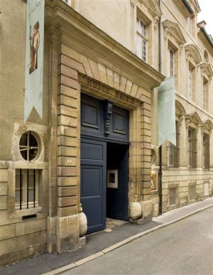 Front facade of Musée Magnin with architectural details