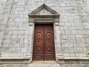 Exterior entrance of St. Peter's Cathedral in Annecy showing architectural details