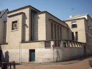 Exterior view of the Rouen synagogue on rue des Bons-Enfants