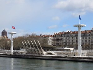 Swimming pool on the Rhône River seen from University Bridge