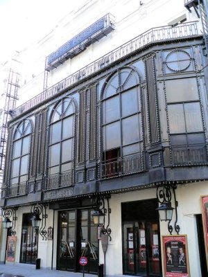 Exterior facade of Théâtre des Bouffes-Parisiens in Paris