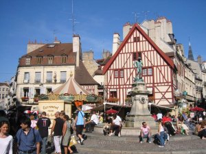 View of François-Rude square in Dijon with urban surroundings