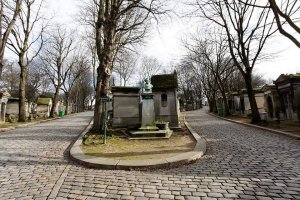 overview interior view of Père Lachaise Cemetery showing tombs and monuments