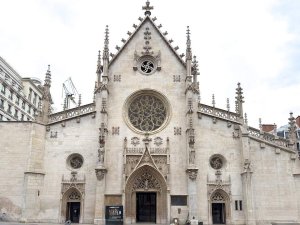 Exterior view of the ornate facade of Saint-Bonaventure Basilica