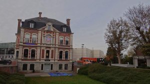 Exterior view of Kinépolis Lomme, a cinema building known as the cinema castle