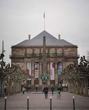 Front view of the Strasbourg Opera House building
