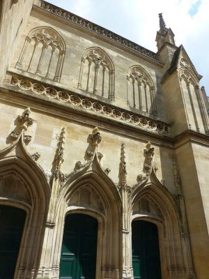 front view of Saint-Éloi Church in Bordeaux showcasing gothic architectural details