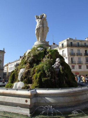 Fontaine des Trois Grâces fountain in Montpellier featuring sculpted figures
