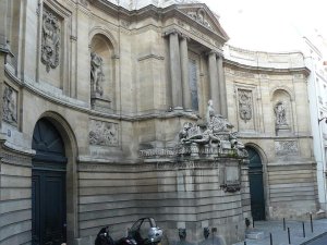left side overview of Fontaine des Quatre Saisons in Paris