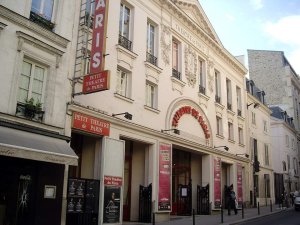 Front facade of the Théâtre de Paris located at 15 rue Blanche in Paris