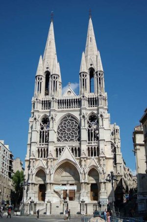 Exterior view of Église des Réformés church in Marseille with clear sky