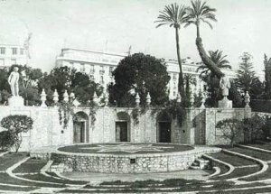 Open-air green theater with natural surroundings at Nice