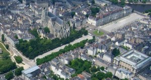Aerial view of cours Saint-Pierre and cours Saint-André separated by place Joffre in Nantes, with Saint-Pierre Cathedral visible