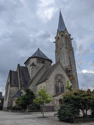 Facade of Église Sainte-Thérèse de Rennes church with architectural details