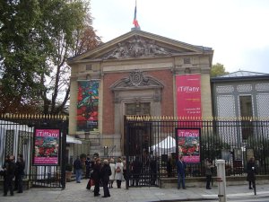 Exterior view of the Luxembourg Museum during a Louis Comfort Tiffany exhibition
