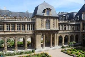 Courtyard patio of Musée Carnavalet in Paris featuring historic architecture