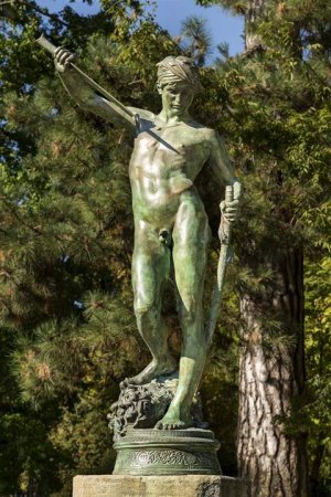 Sculpture of David defeating Goliath by Antonin Mercié in the Grand Rond garden