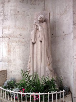 Statue of Joan of Arc near her execution site in Rouen