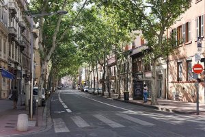 Street view of Avenue des Frères-Lumière with urban buildings in Lyon