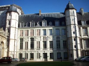 Facade of the Archiepiscopal Palace in Rouen featuring trompe-l'oeil windows