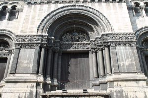 ornate entrance of Église du Bon-Pasteur church in Lyon