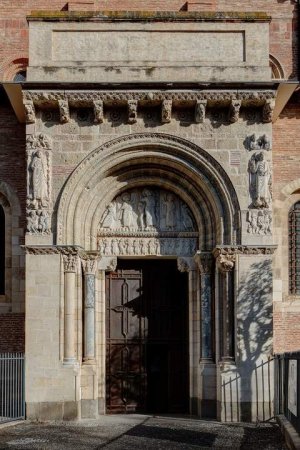 Porte Miègeville gate at Basilique Saint-Sernin in Toulouse showing cornices and eight medallions including Saint James, Saint Peter, the tympanum, the massacre of innocents, the Annunciation, the Visitation, original sin, and lions