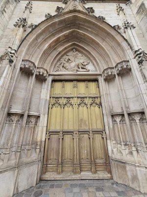 Exterior entrance of Saint-Paul Church in Lyon