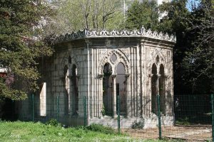 Historic chapel building relocated to a garden at 584 avenue du Prado in Marseille