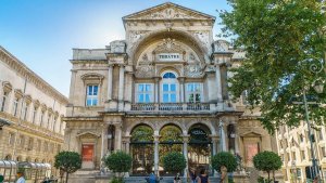 Facade of the Opéra theater in Avignon featuring classical architectural elements
