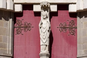 decorative facade and main entrance of Basilique Saint-Nicolas in Nantes