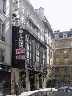 Street view of Rue Monsigny with the Théâtre des Bouffes-Parisiens building in Paris