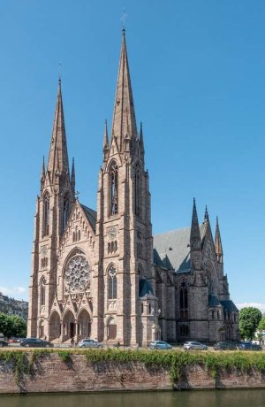 Exterior view of St. Paul's Church in Strasbourg with surrounding Neustadt architecture