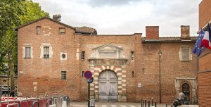 Facade of Hôtel de Lestang seen from Rue Saint-Jacques in Toulouse
