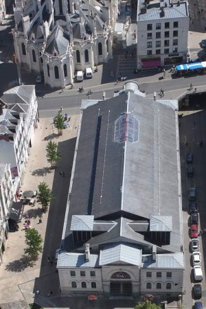 Outdoor street market scene at Marché de Feltre in Nantes